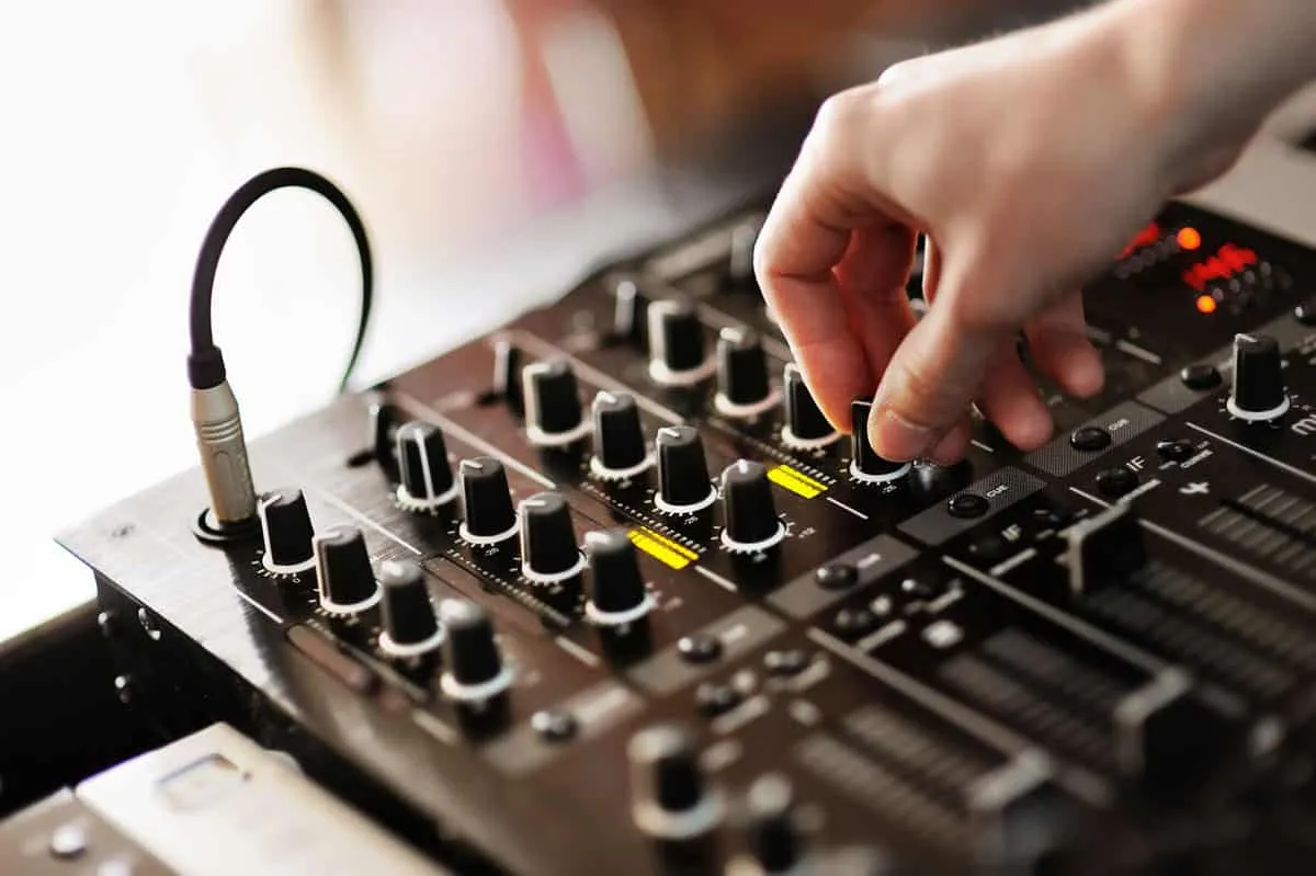 The Top DJ Effects To Improve Your Mixing Transitions