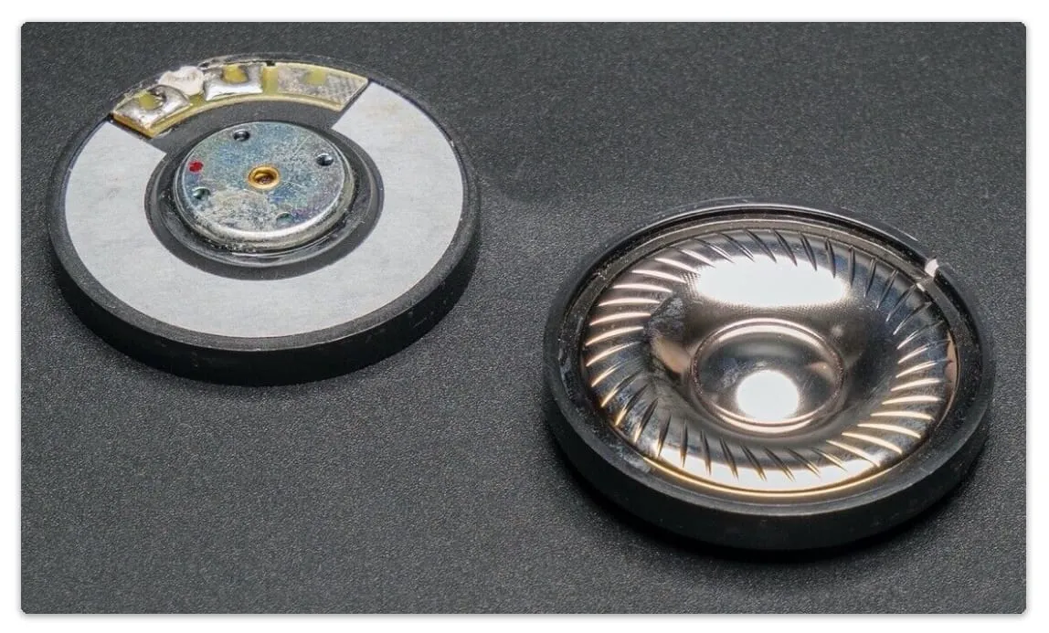 Two dynamic headphone drivers.