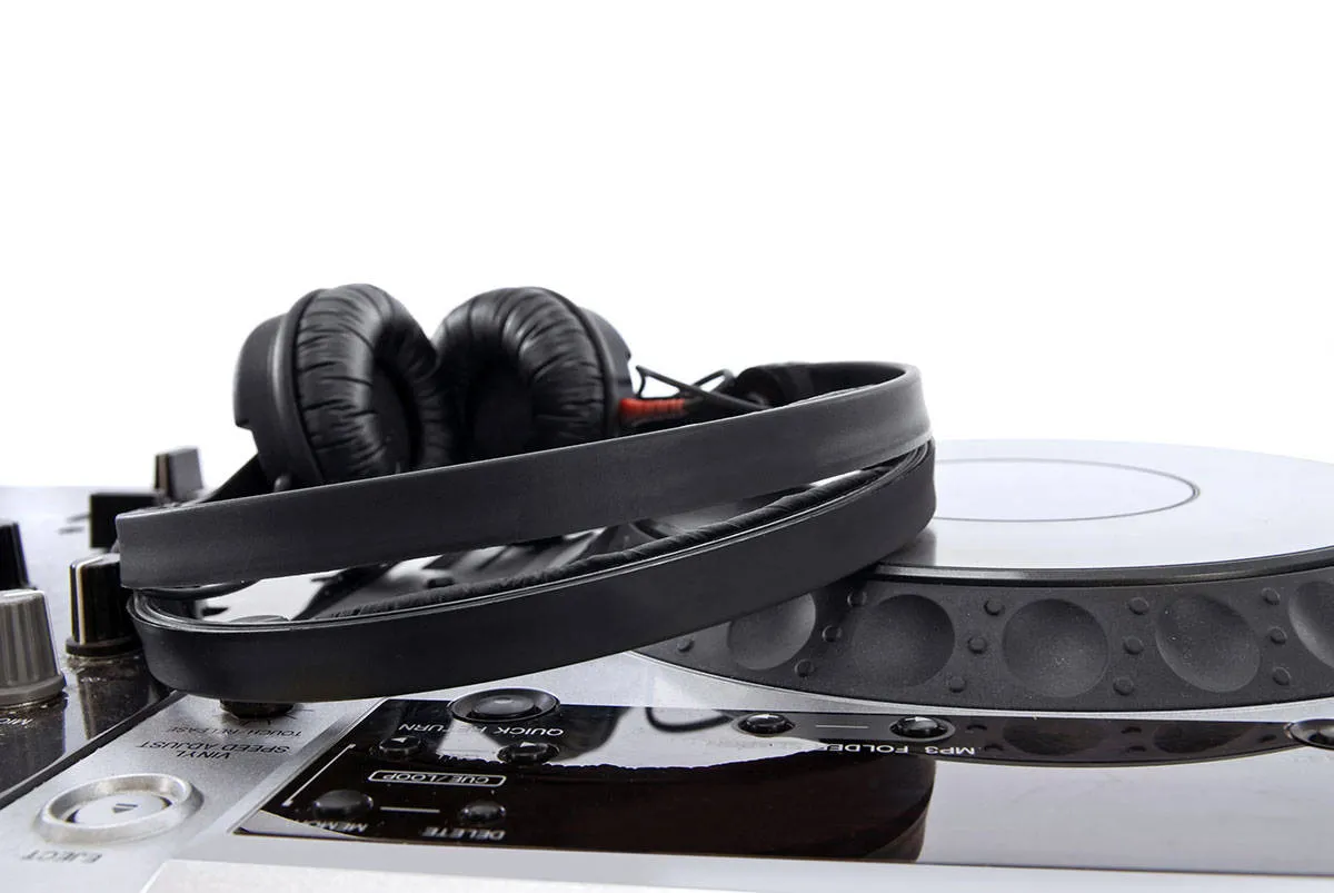 The Difference Between Open Back vs Closed Back Headphones