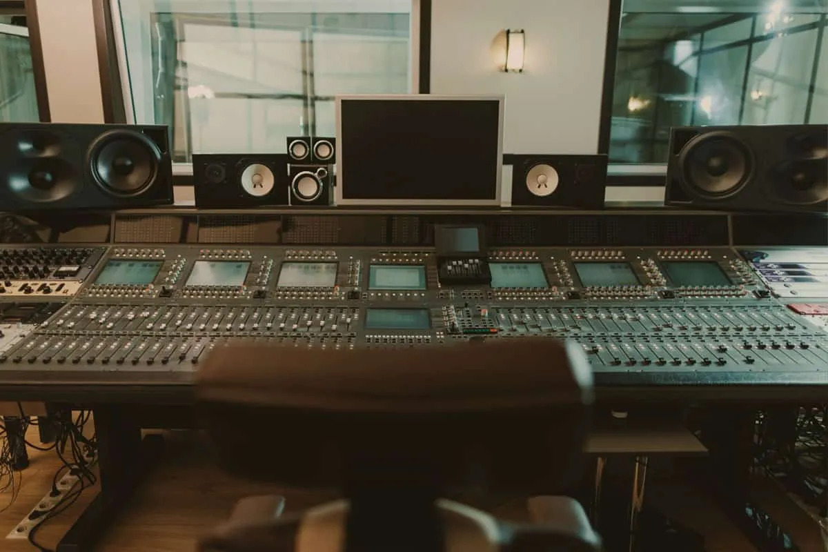 How To Calibrate Studio Monitors [Step-By-Step Guide]
