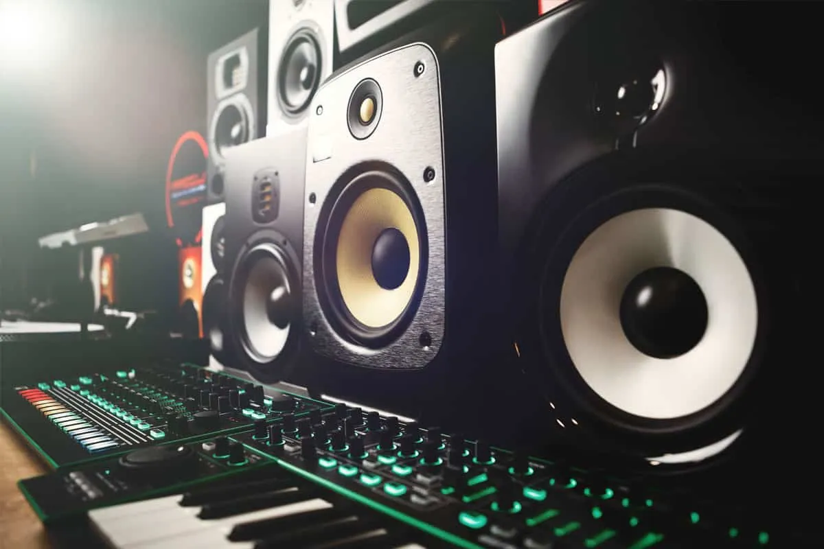 Ported vs Sealed Speakers - What Is The Difference?