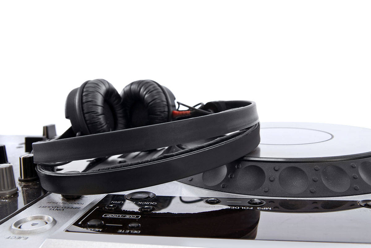 The Difference Between Open Back vs Closed Back Headphones